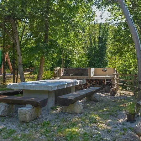 In Mit Grill, Garten Und Gemeinschaftlichem Pool Kotli