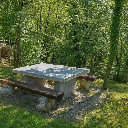 In Mit Grill, Garten Und Gemeinschaftlichem Pool Kotli