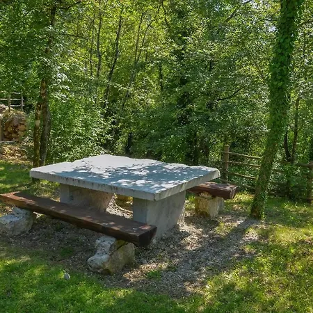 بيت للعطل In Mit Grill, Garten Und Gemeinschaftlichem Pool